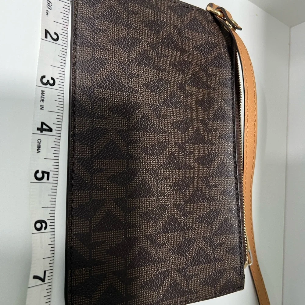 Michael Kors Brown Wristlet, wallet or insert - Picture 11 of 11